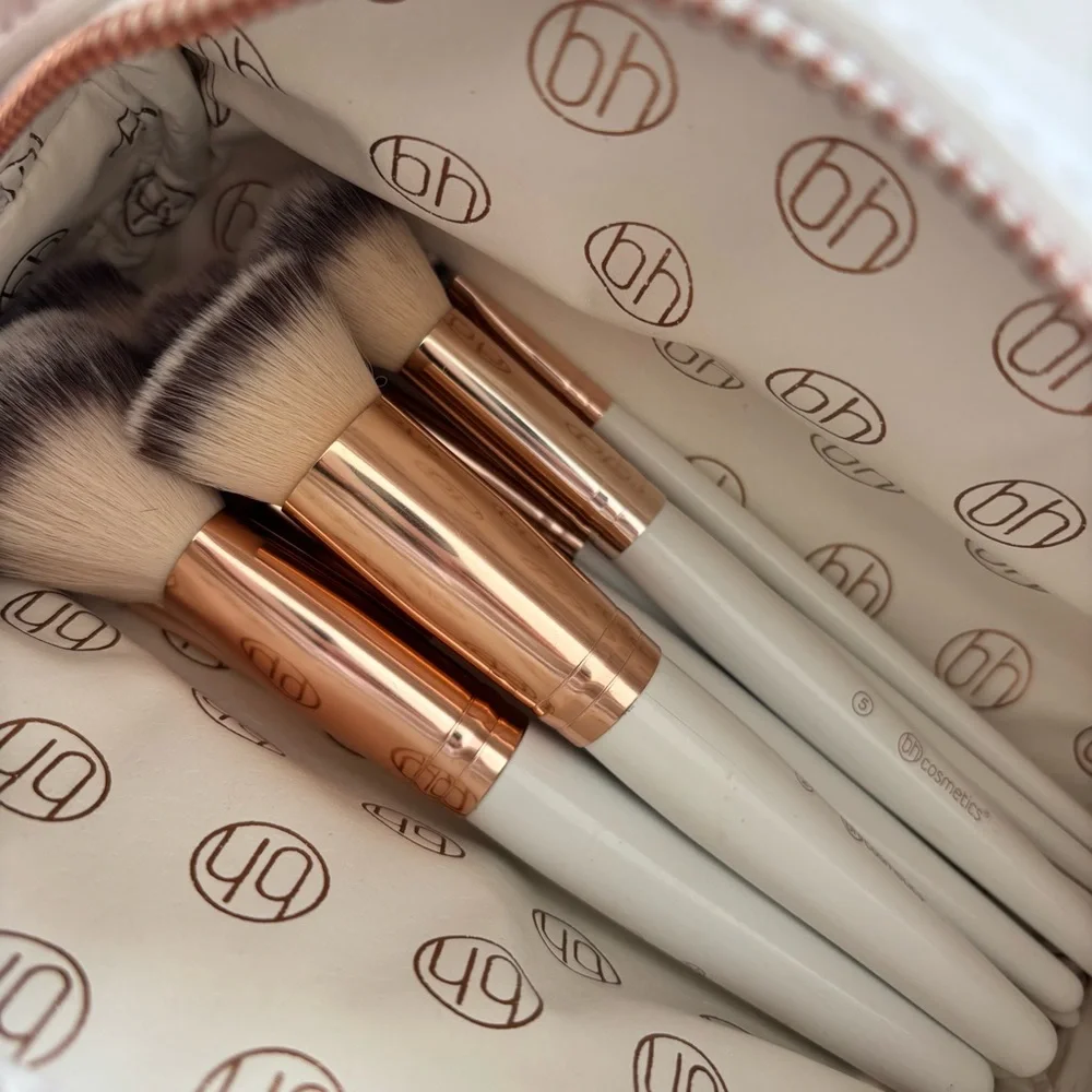 BH cosmetics makeup brush set with makeup bag